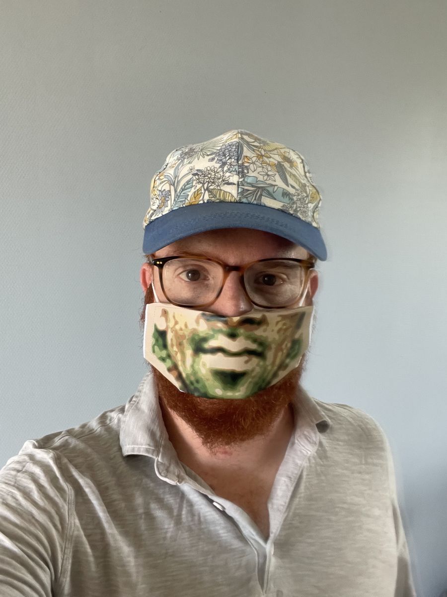 Cap and AI Camouflage mask: not identified.