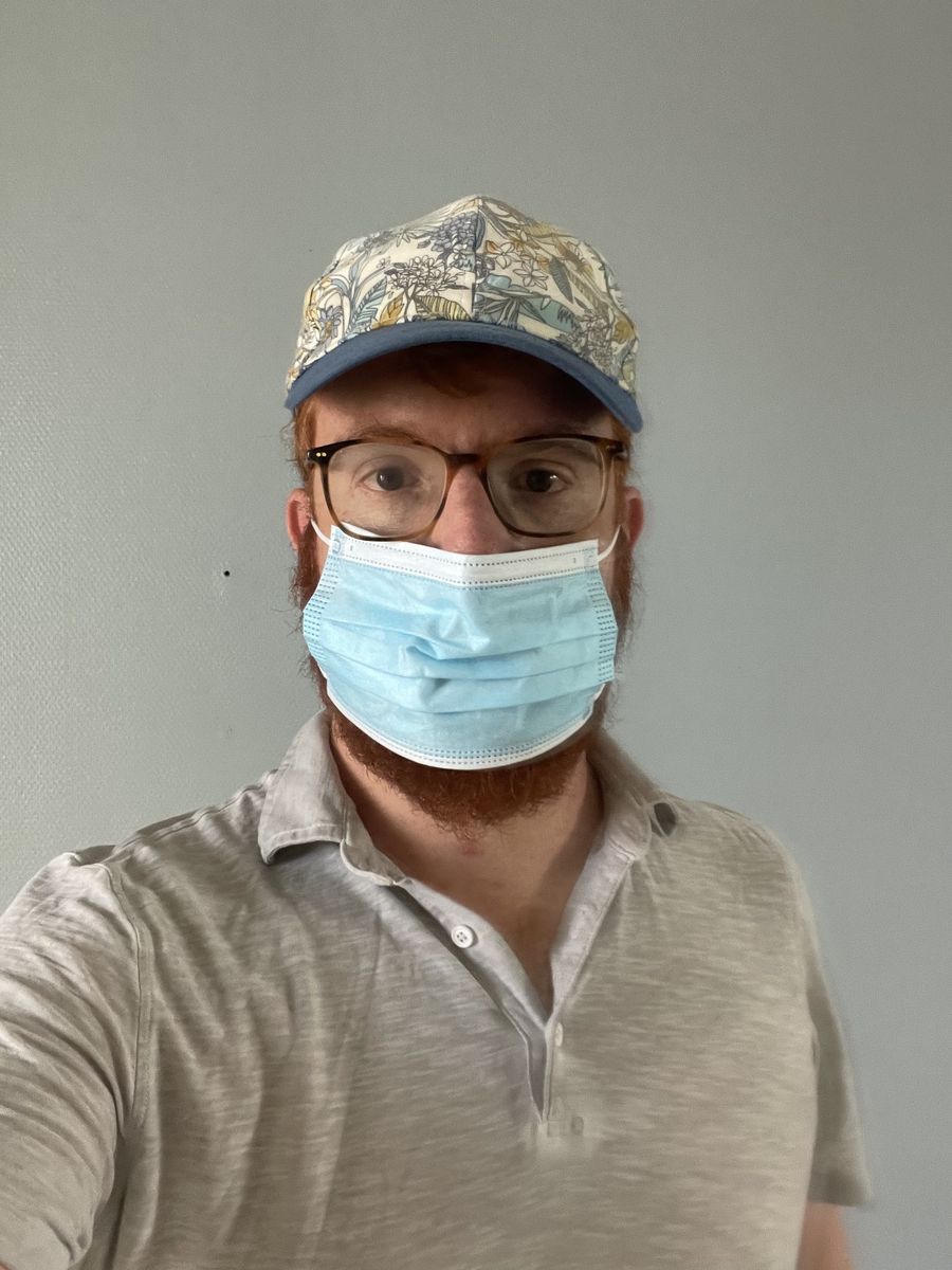 Cap and surgical mask: still recognized.