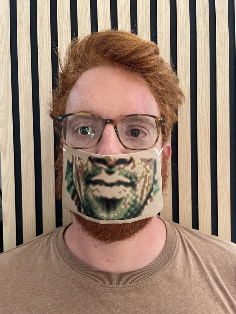 Yann wears the pattern computed for his face: not identified.
